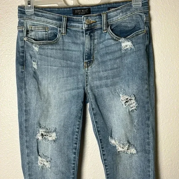 Judy Blue Capri Fit Light Wash Distressed Denim - Picture 11 of 11